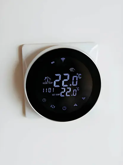 close-up of a modern digital interface displaying room temperature after a programmable thermostat installation in merrifield virginia.
